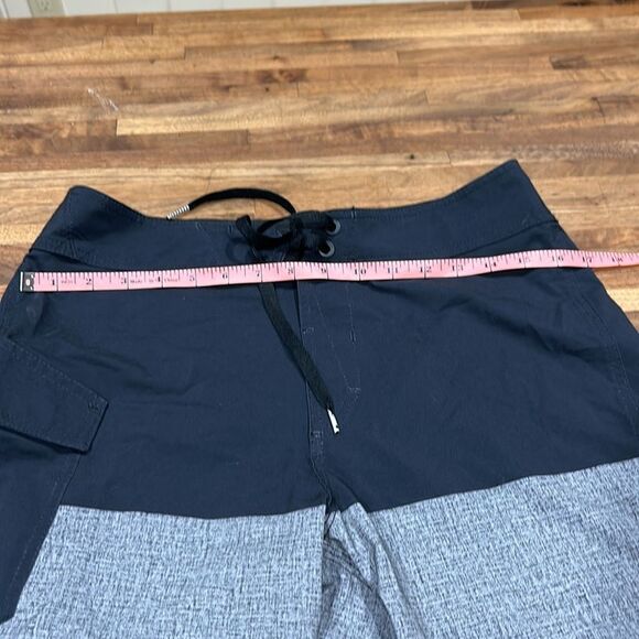Volcom Color Block Boarshorts Never Worn , Super Cool! Size 29 - Picture 5 of 9